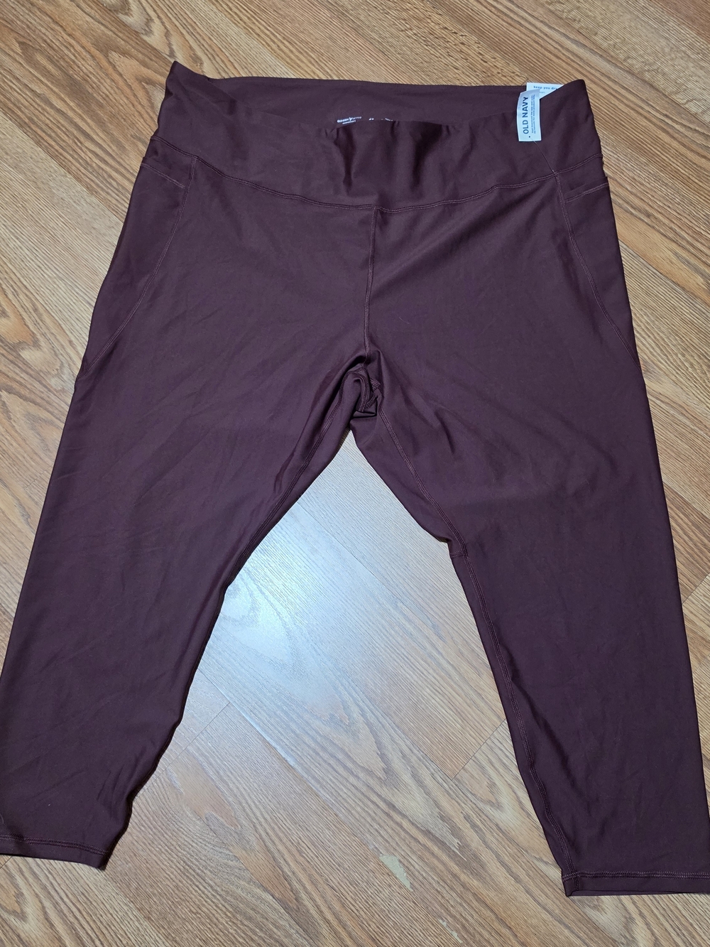 ACTIVE POWERSOFT HIGH RISE Capri Leggings- Maroon